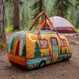 Bolso de viaje acolchado con estampado campista en el bosque