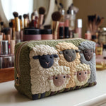Cosmetiquera acolchada con estampado corderito pequeño