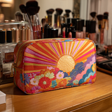 Cosmetiquera acolchada con estampado flor radiante