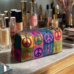 Cosmetiquera acolchada con estampado retro-pop-paz