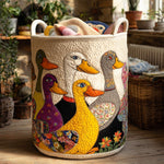 Canasta de ropa acolchada con estampado pato travieso