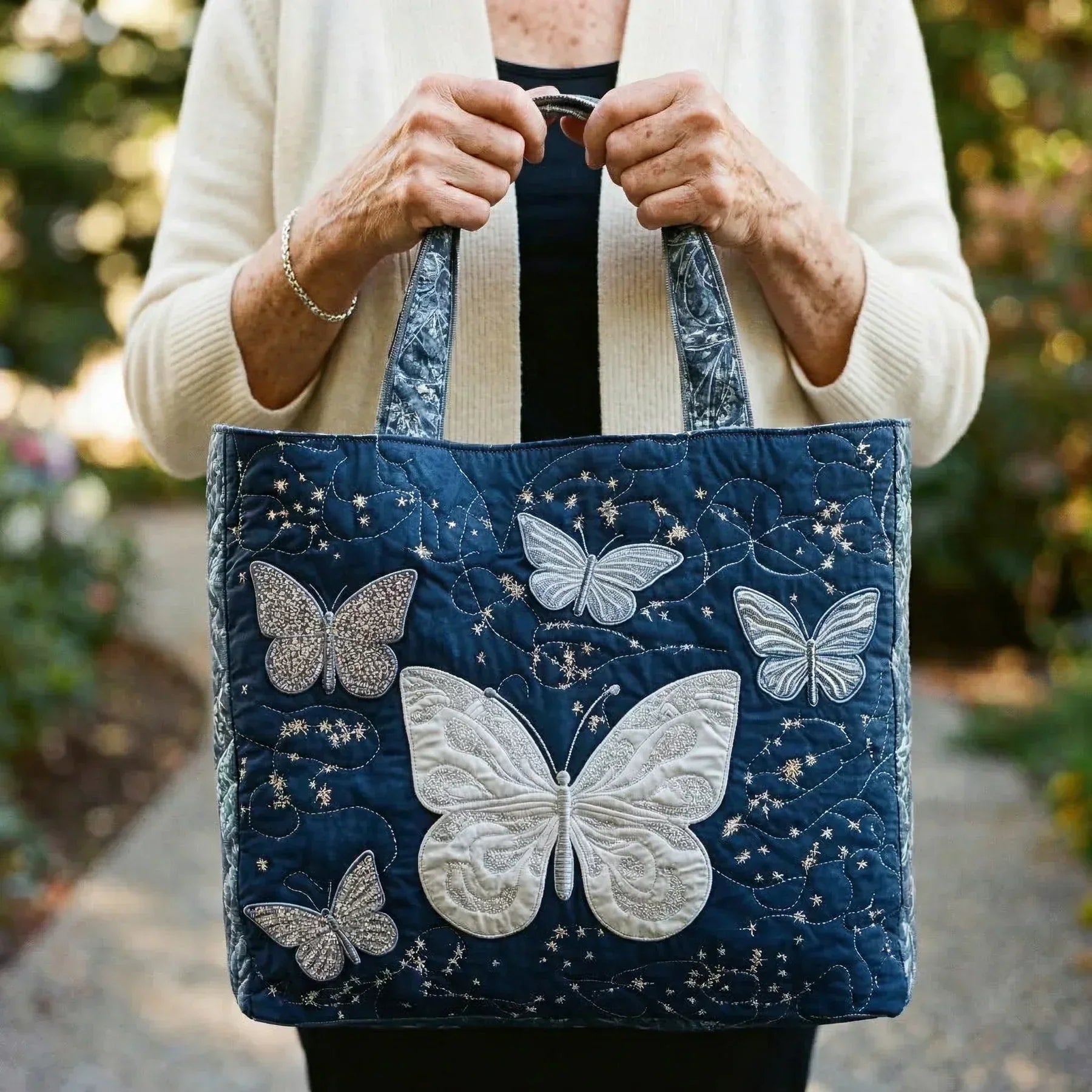 Bolso acolchado con estampado mariposa plateada