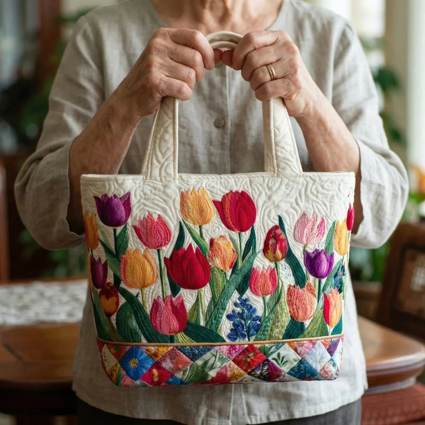 Bolso acolchado con estampado jardín de tulipanes